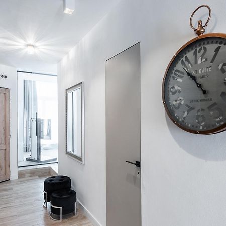 Luxury Apartment With A Balcony And A Terrace Prague Exterior photo