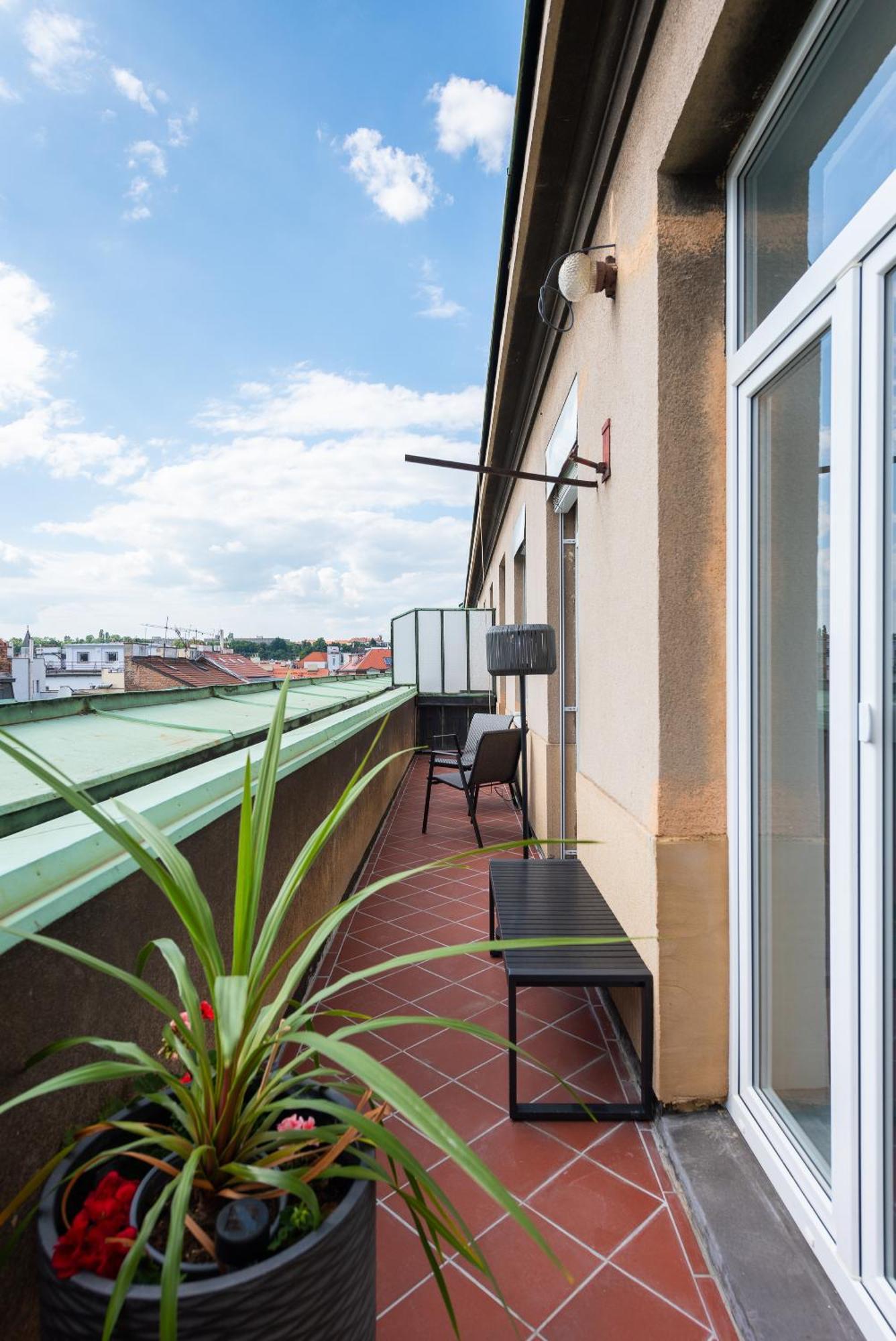 Luxury Apartment With A Balcony And A Terrace Prague Exterior photo
